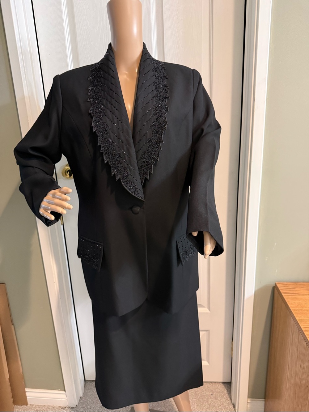 Collezioni Church Skirt Suit Set Size 14 2 Piece Beaded Embroidered Black